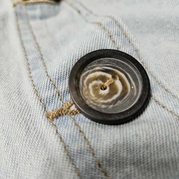 NWT Look Light Wash Blue Denim Jacket Distressed Button Down, Size 2X - Picture 8 of 9